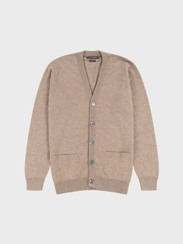 A beige, male cardigan with mother of pearl buttons, made of cashmere, displayed against a plain background.