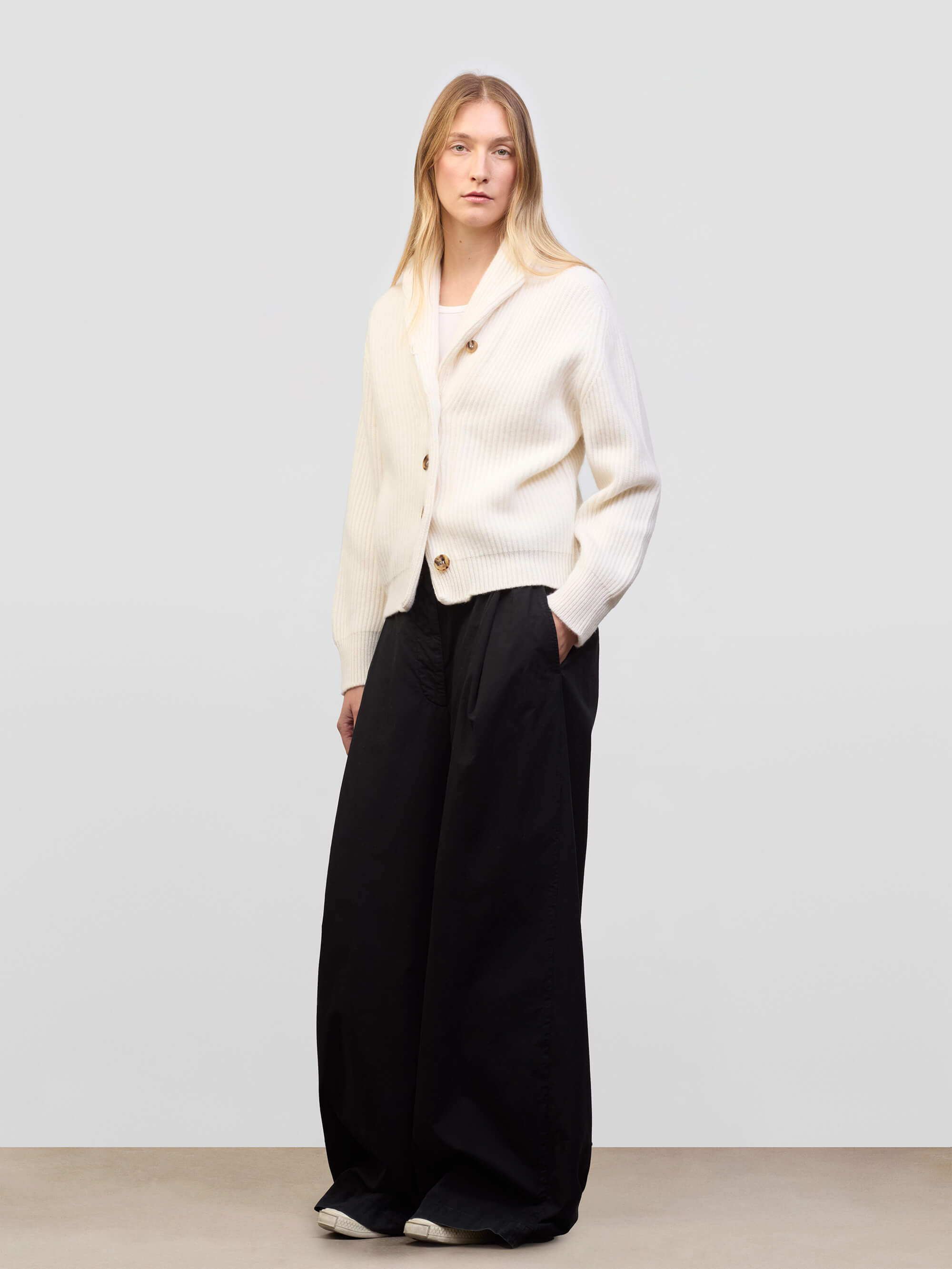 Womens Mini Yacht Ice White Cashmere Knitted Cardigan - Begg