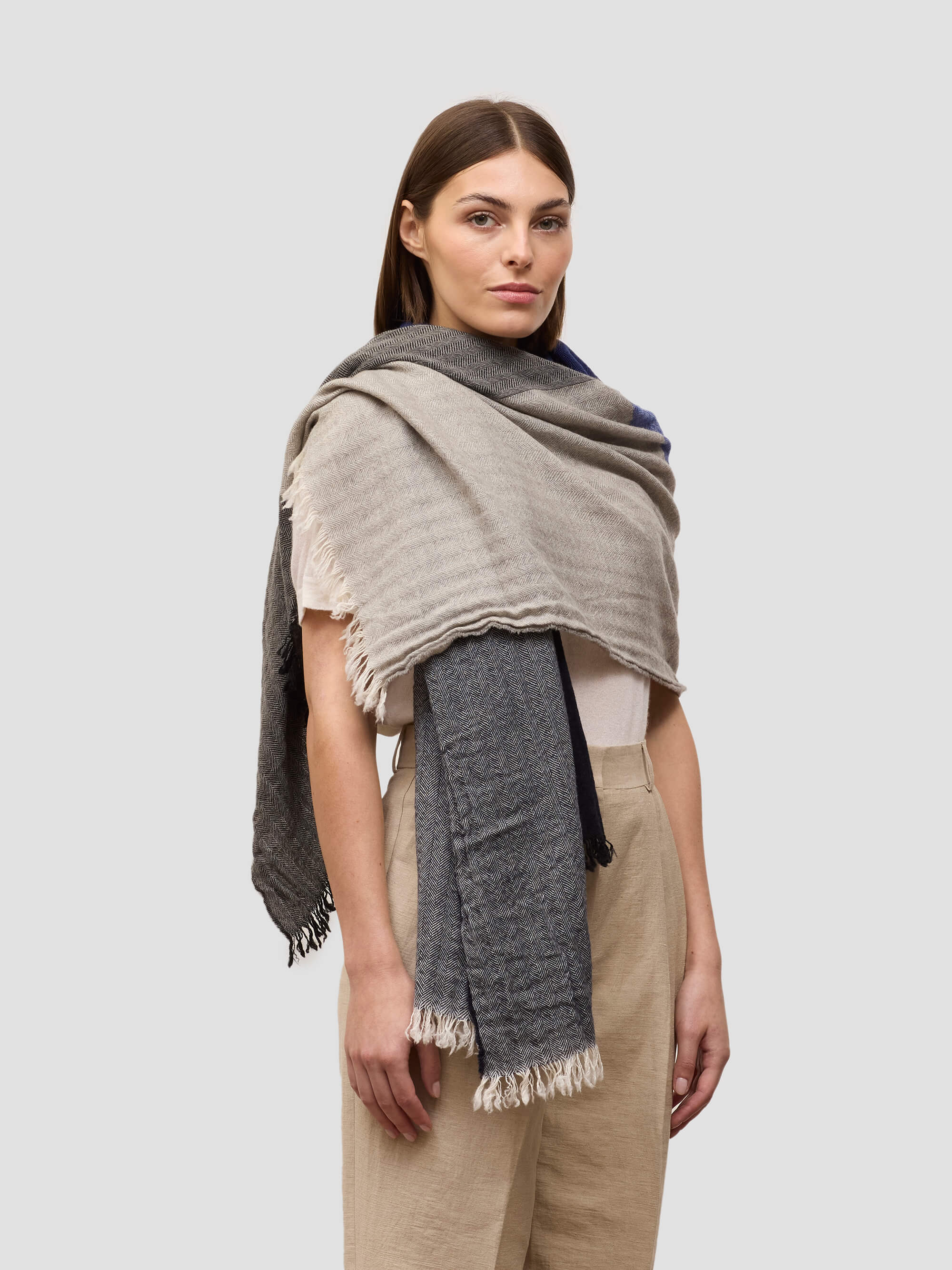 begg & co Women's Islay Meribel Cashmere Stole Natural White - Begg x Co