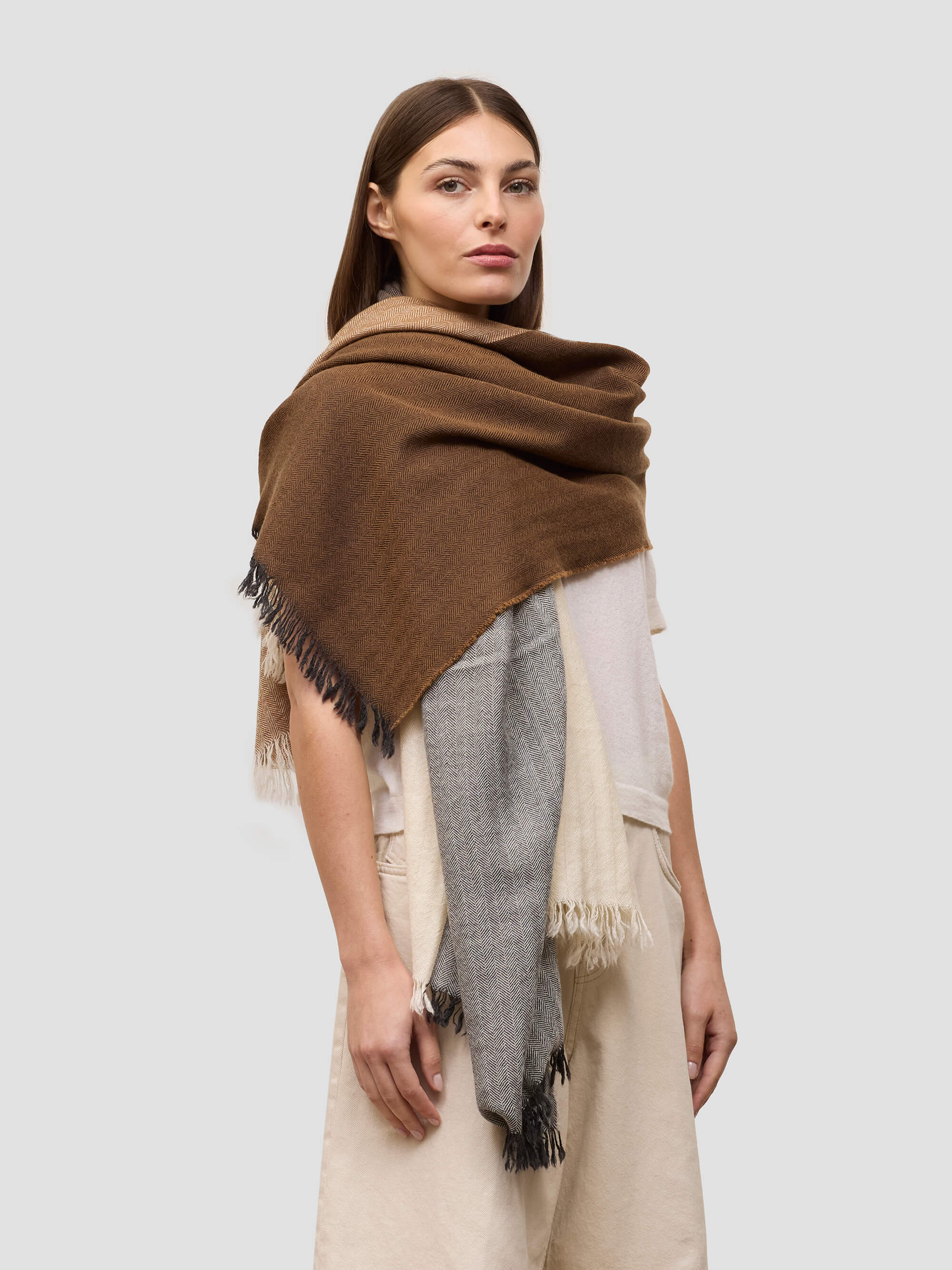begg & co Women's Islay Meribel Cashmere Stole Natural White - Begg x Co