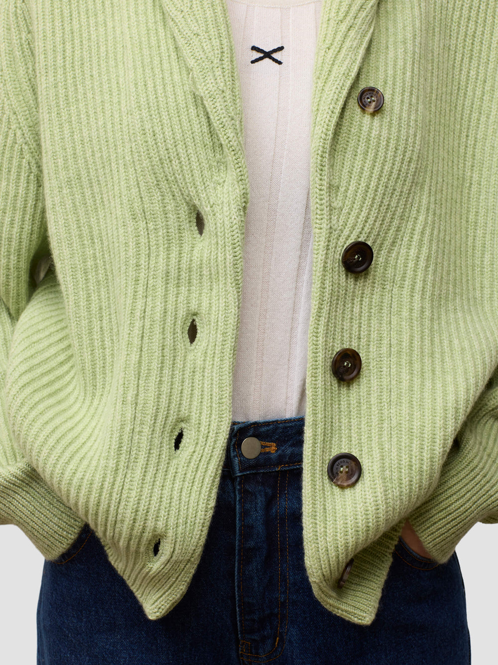 Damen-Strickjacke „Mini Yacht“ aus Kaschmir in Sauerampfergrün