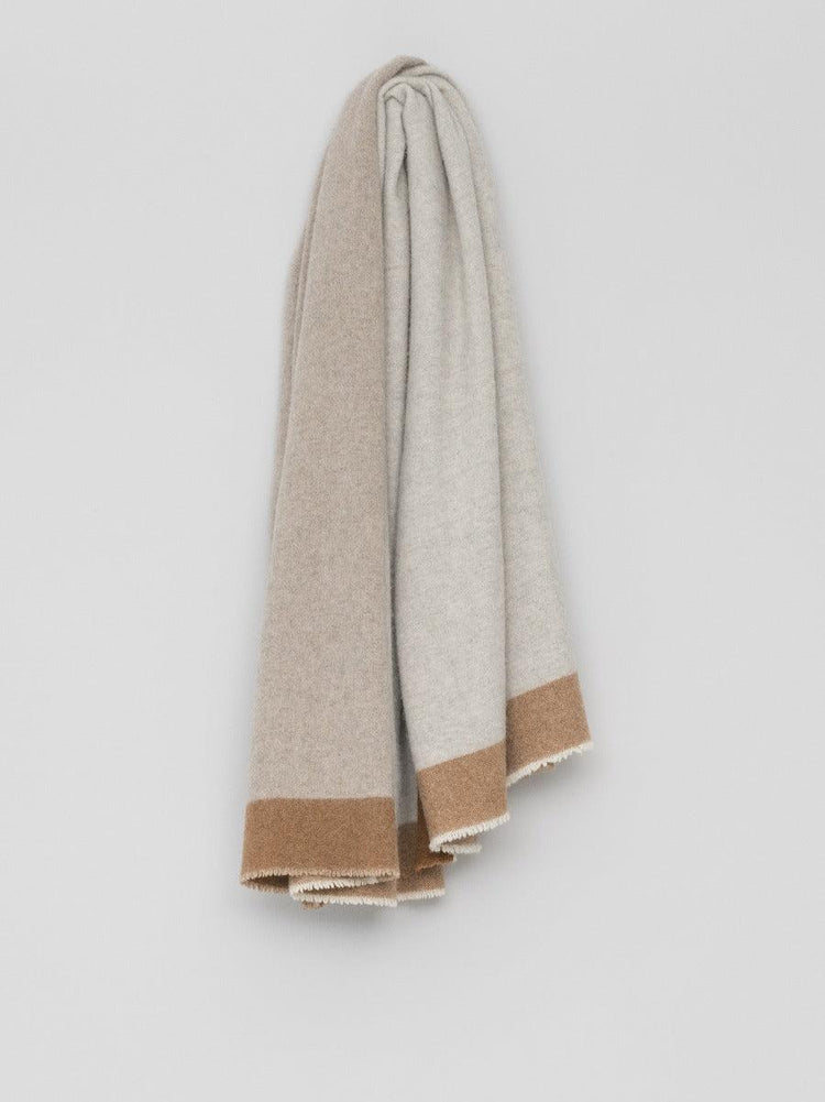 Alva Border Duo Cashmere Throw Natural Vicuna | Begg x Co