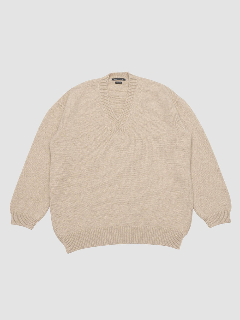 Mens Sloane Knitted Cashmere V-Neck Sweater Blonde Undyed| Begg x Co