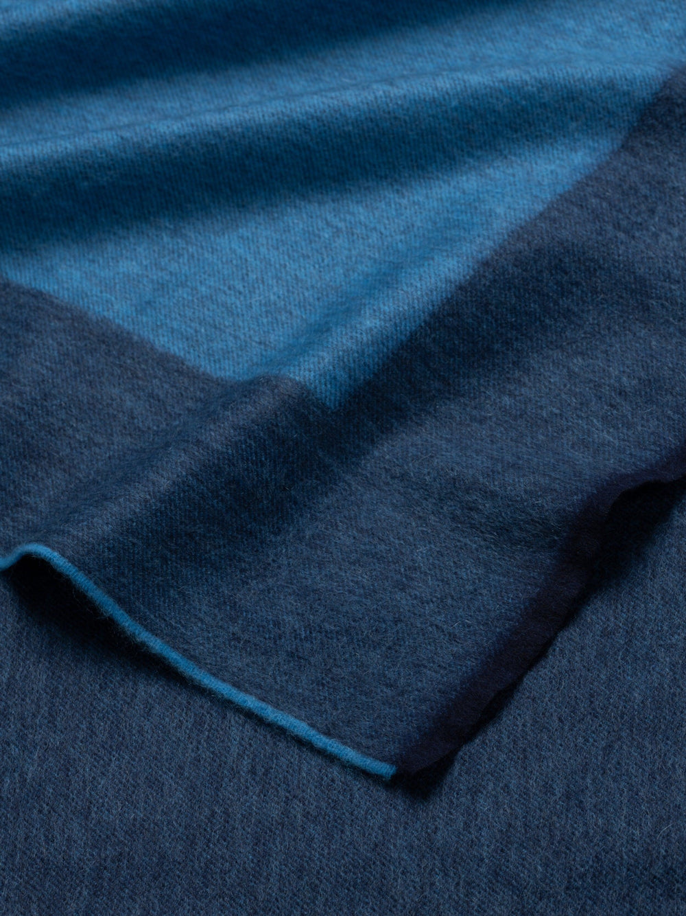Arran Border Navy Azure Cashmere Blanket Begg x Co