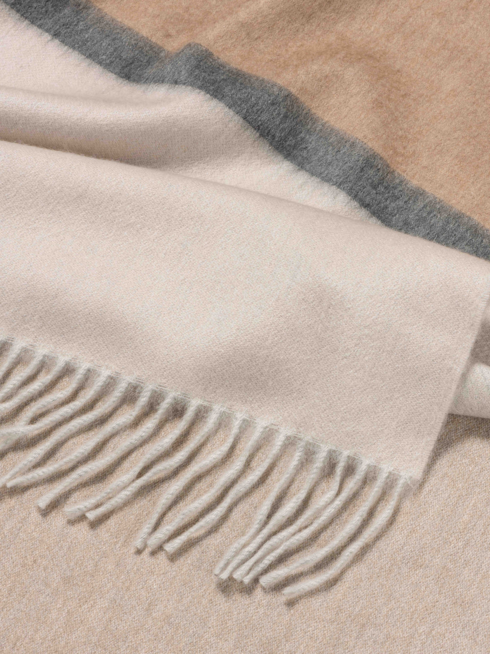 Women's Arran Borderland Cashmere Stole Natural Grey | Begg x Co