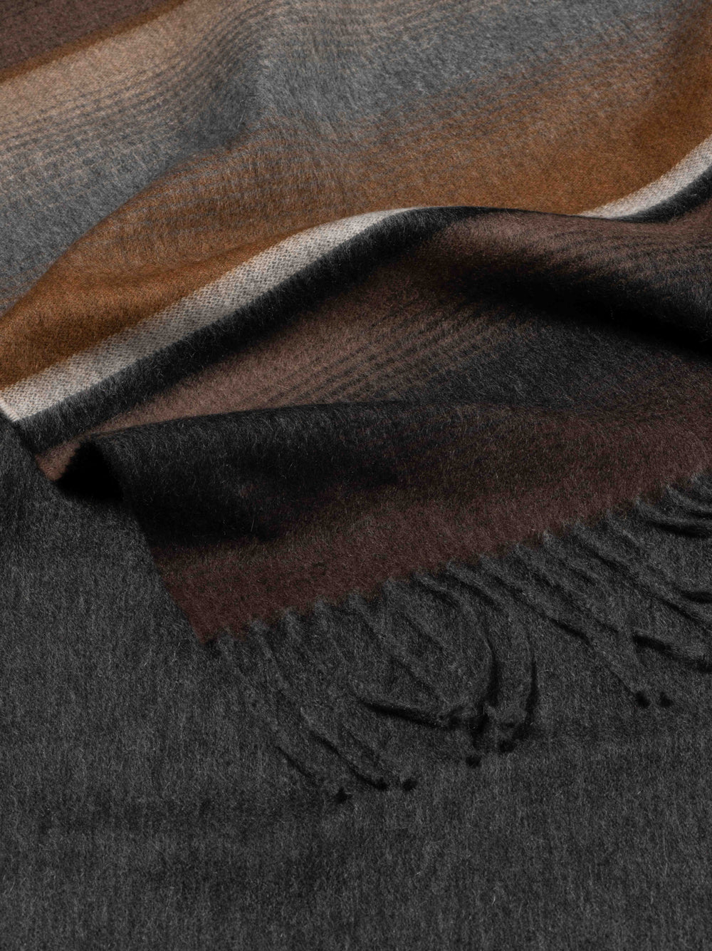 Men's Arran Cochrane Cashmere Stole Charcoal Vicuna | Begg x Co