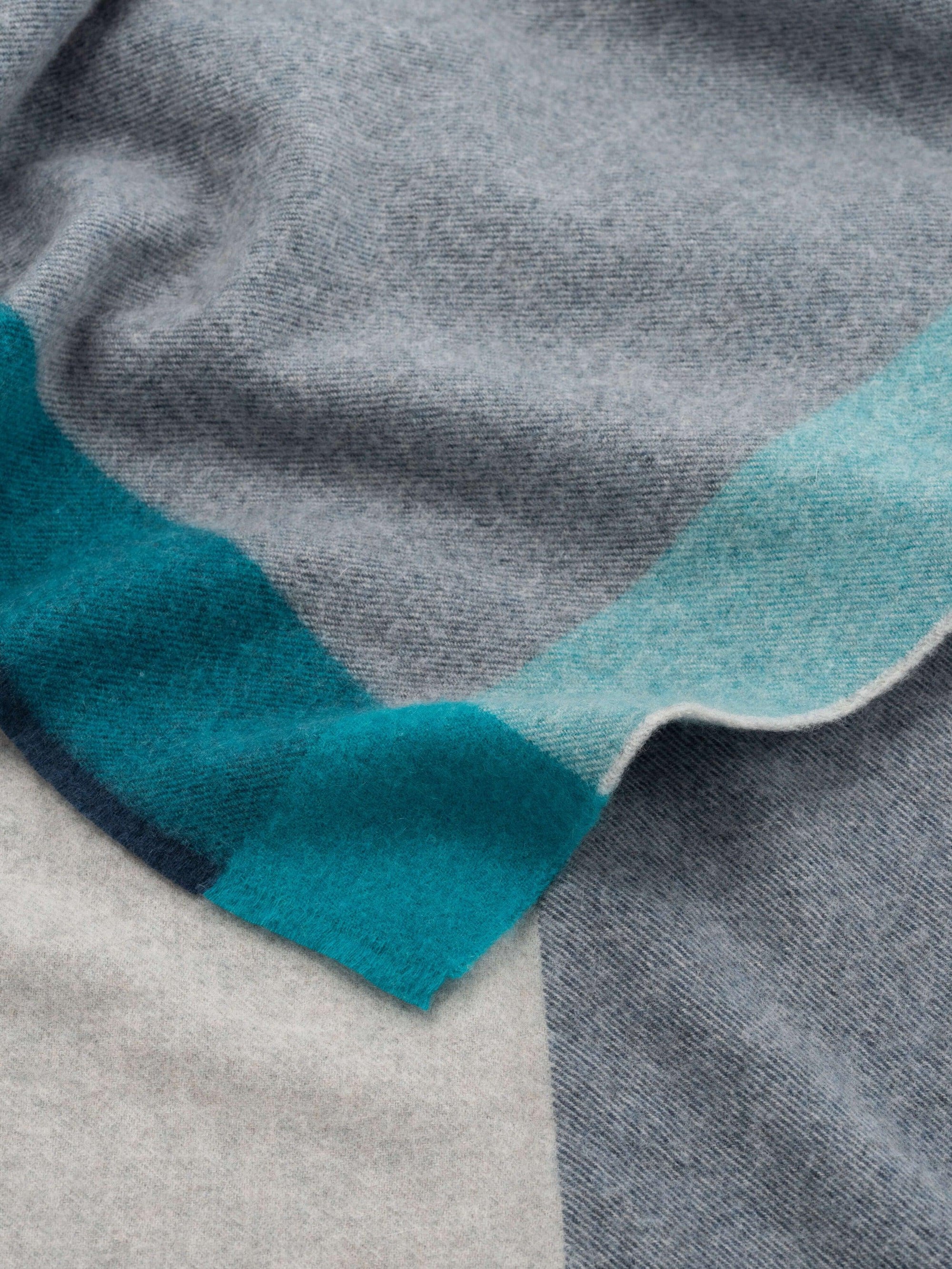 Alva Border Duo Cashmere Throw Argent Teal | Begg x Co