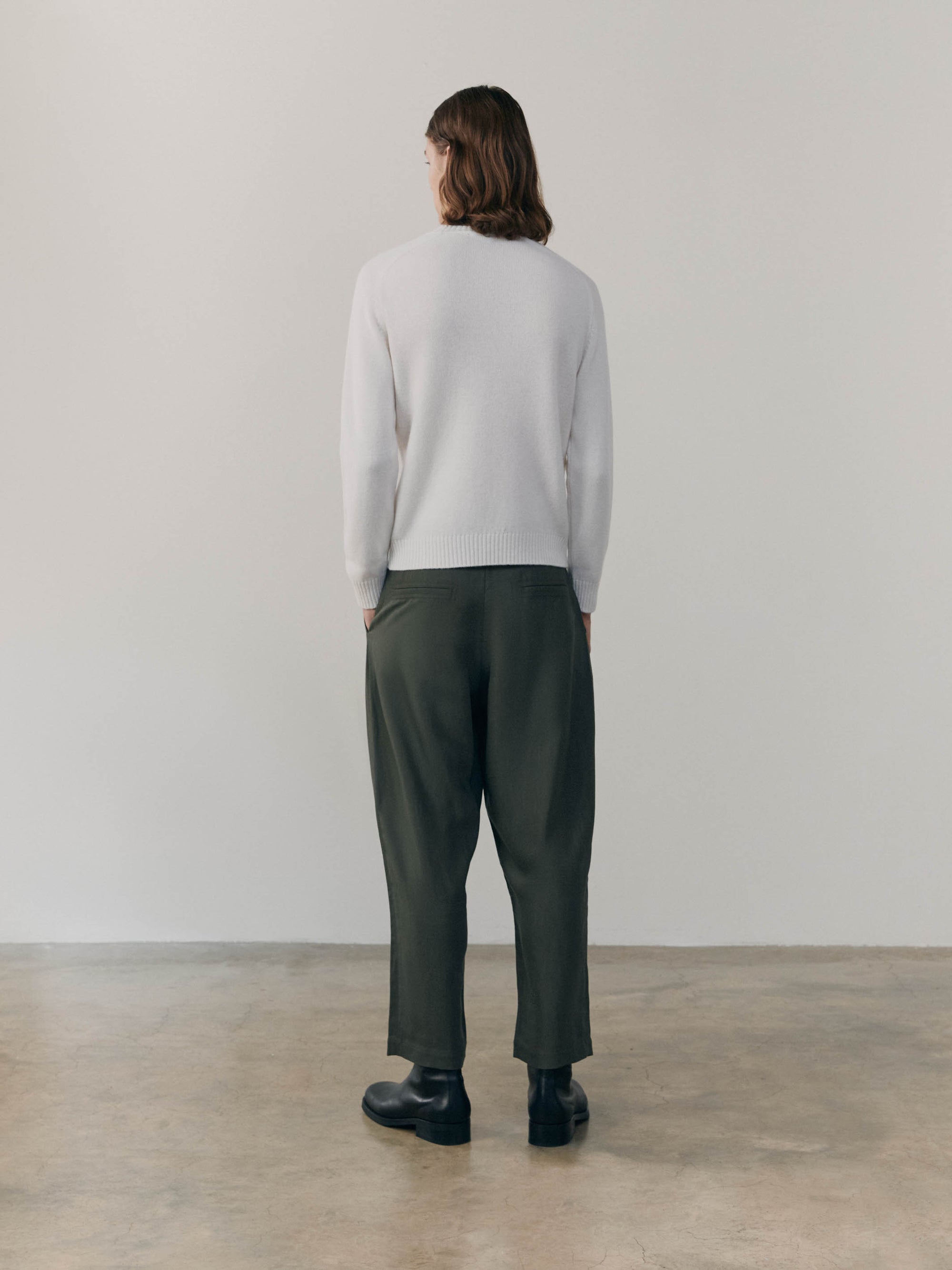 Mens Architect Crew Neck Knitted Cashmere Sweater Frost White | Begg x Co