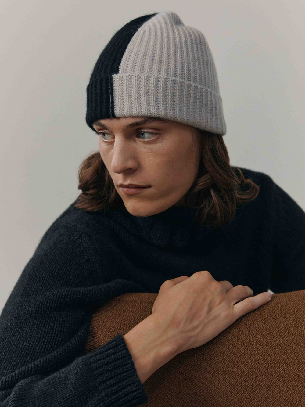 Knitted Bi-Colour Cashmere Beanie Black| Begg x Co
