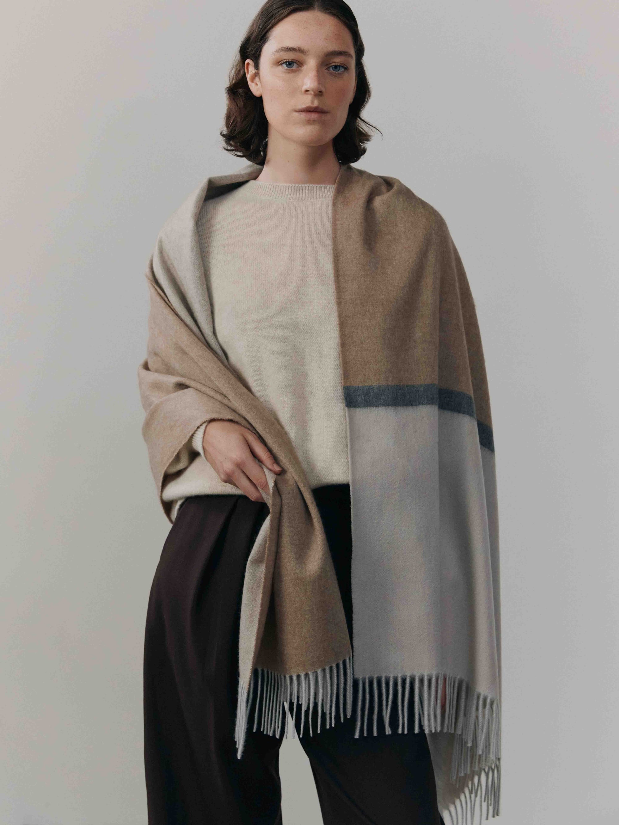 Women's Arran Borderland Cashmere Stole Natural Grey | Begg x Co