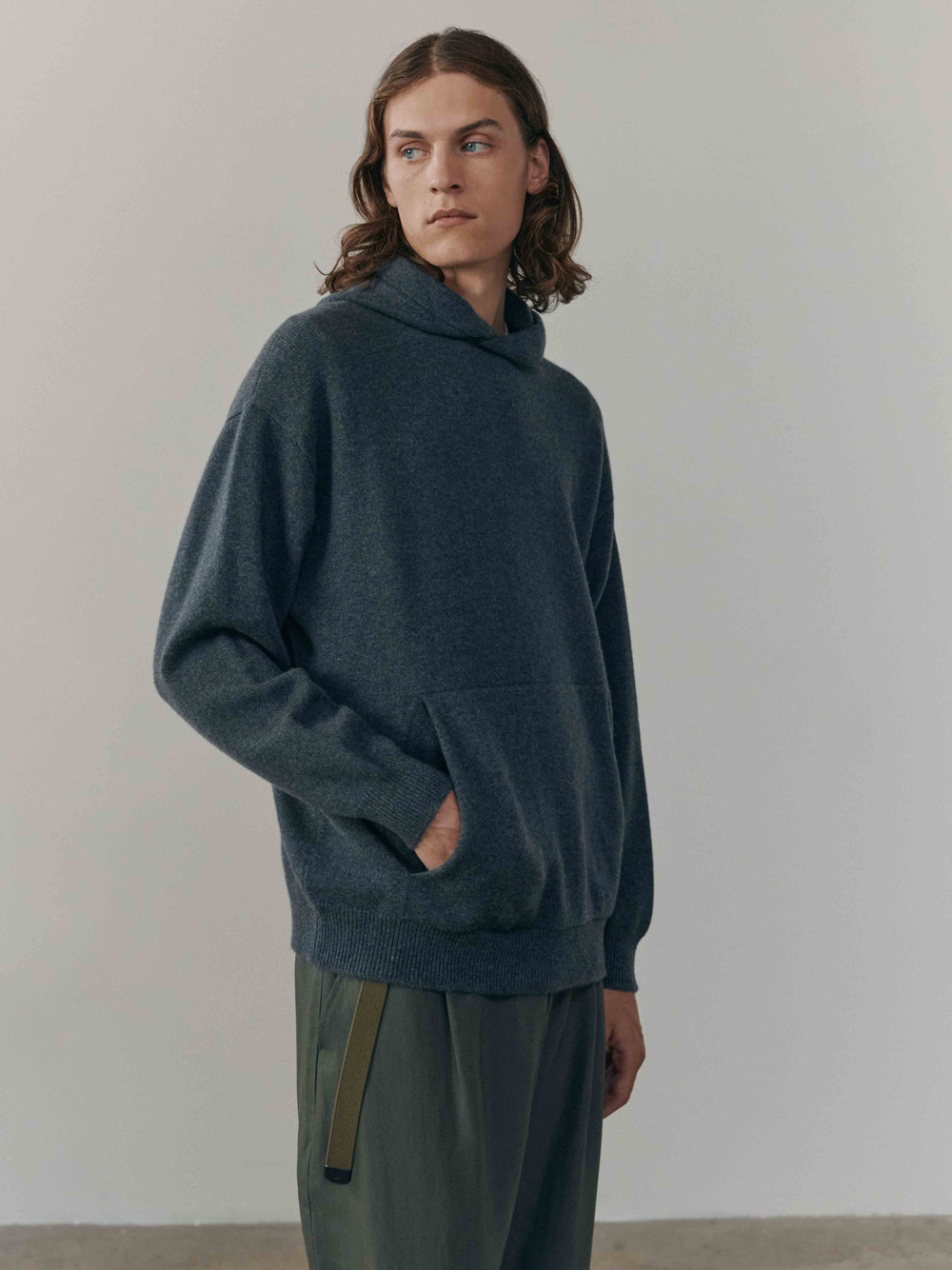 Mens Rockcliffe Cashmere Knitted Hoody Pewter | Begg x Co