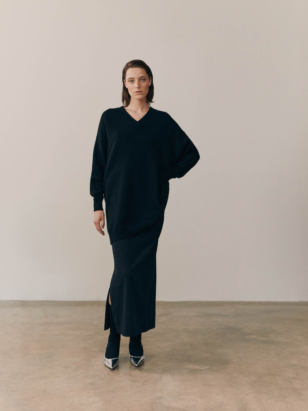 Womens Varikino V-Neck Cashmere Knitted Sweater Black | Begg x Co