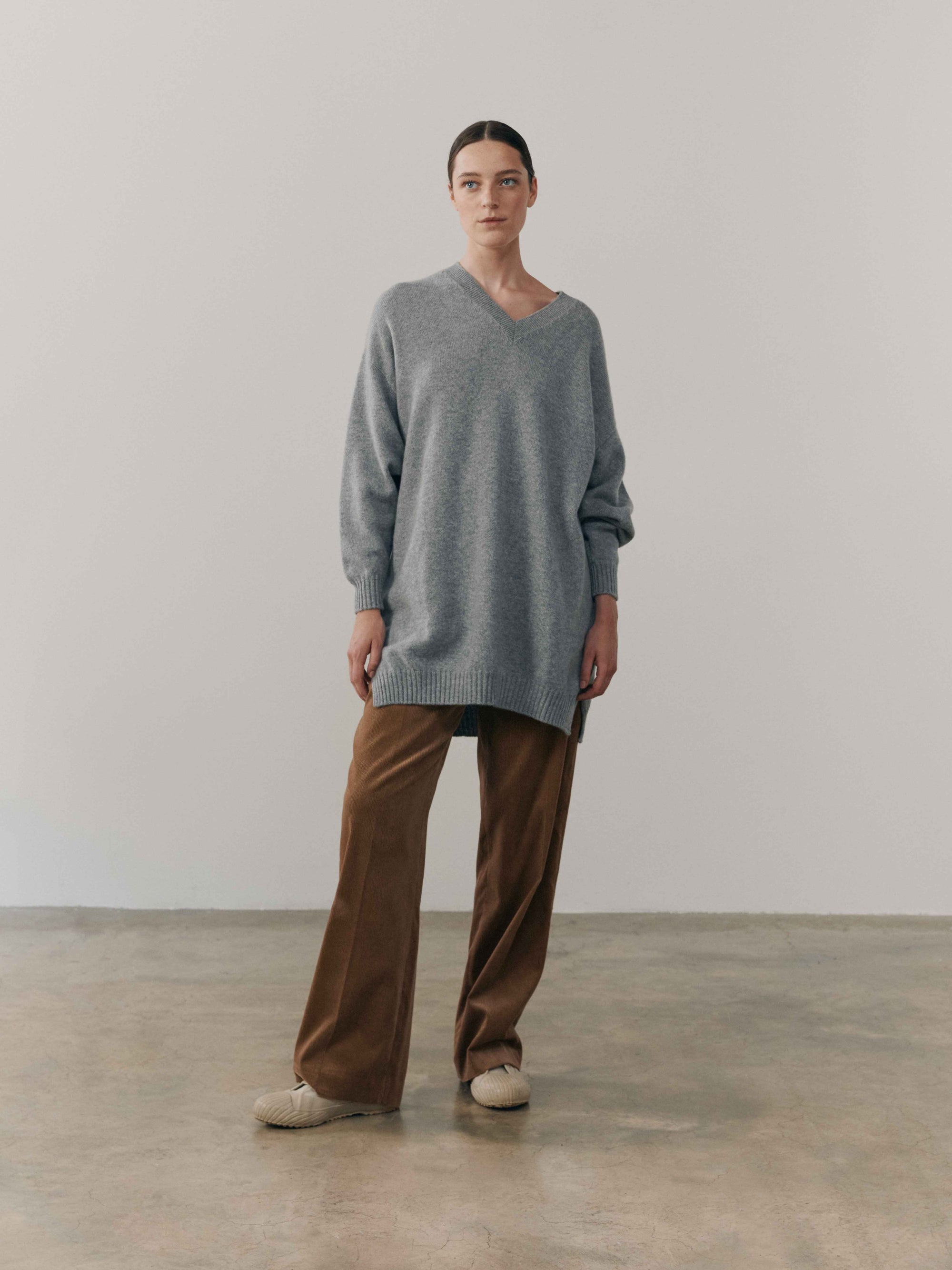 Womens Varikino V-Neck Cashmere Knitted Sweater Grey | Begg x Co