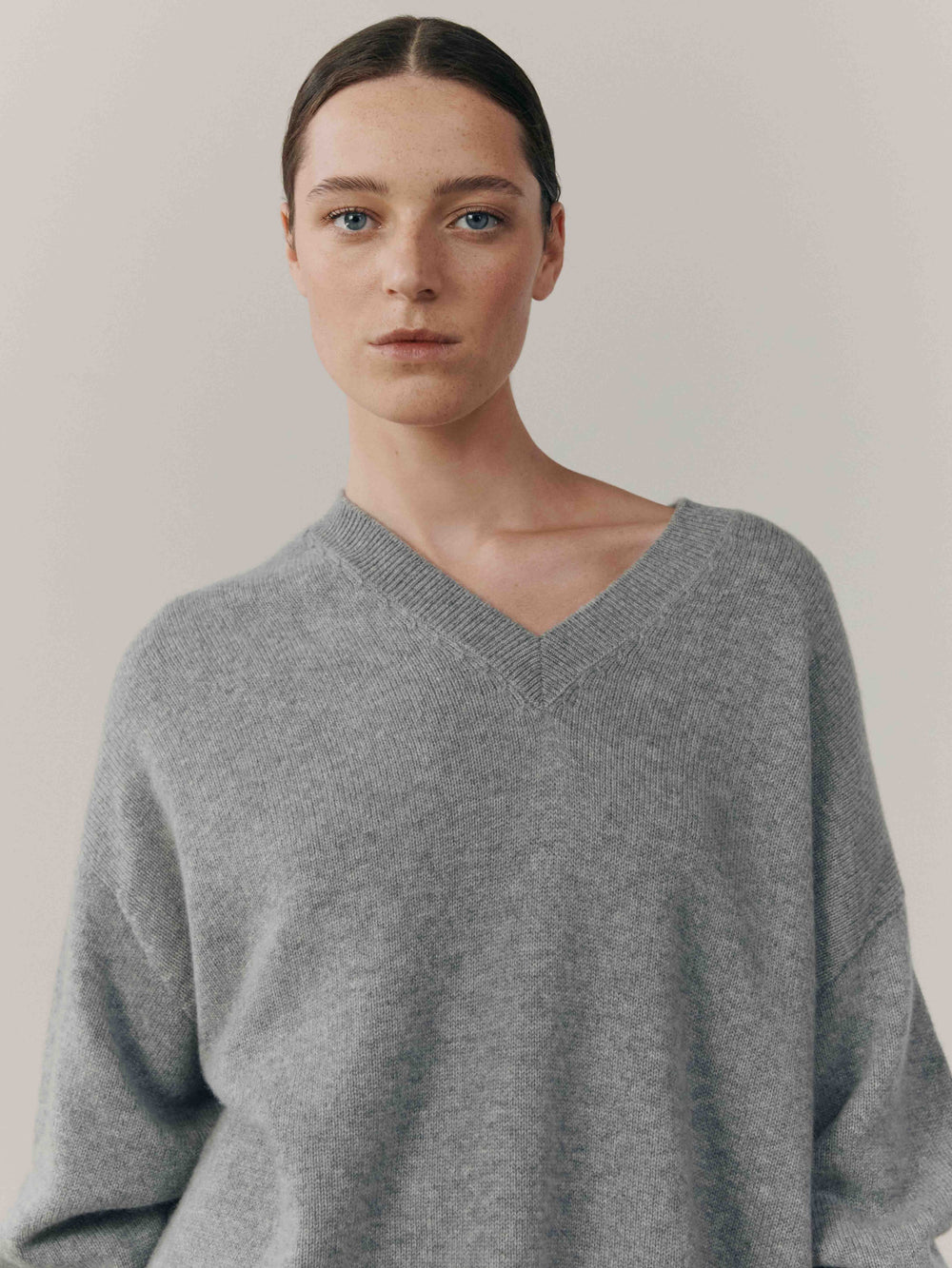 Womens Varikino V-Neck Cashmere Knitted Sweater Grey | Begg x Co
