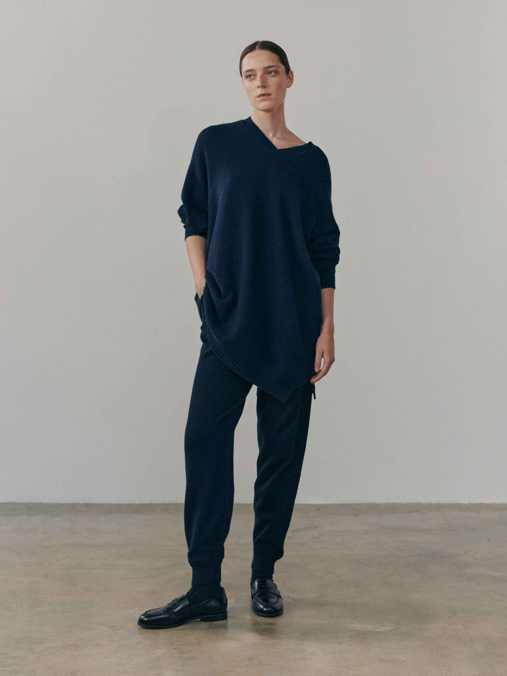 Womens Varikino V-Neck Cashmere Knitted Sweater Navy | Begg x Co