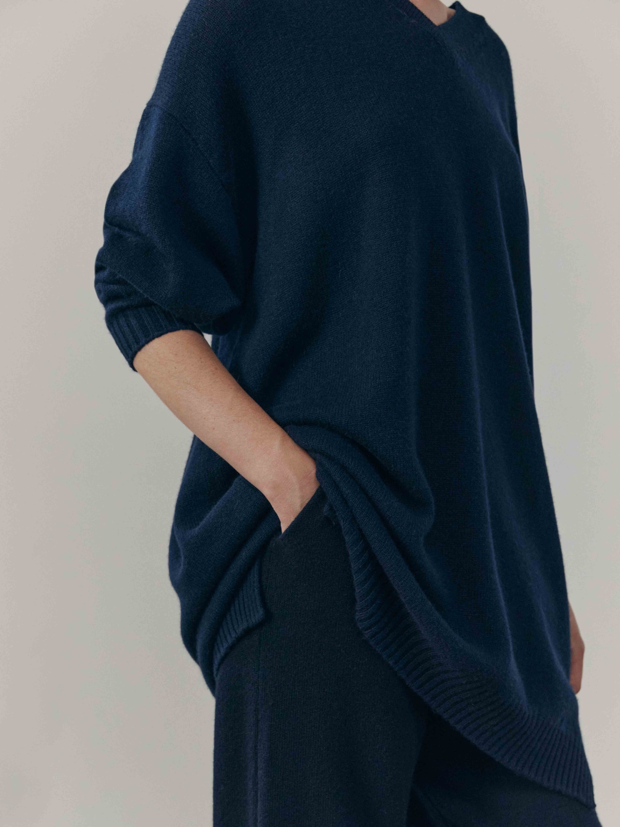 Womens Varikino V-Neck Cashmere Knitted Sweater Navy | Begg x Co