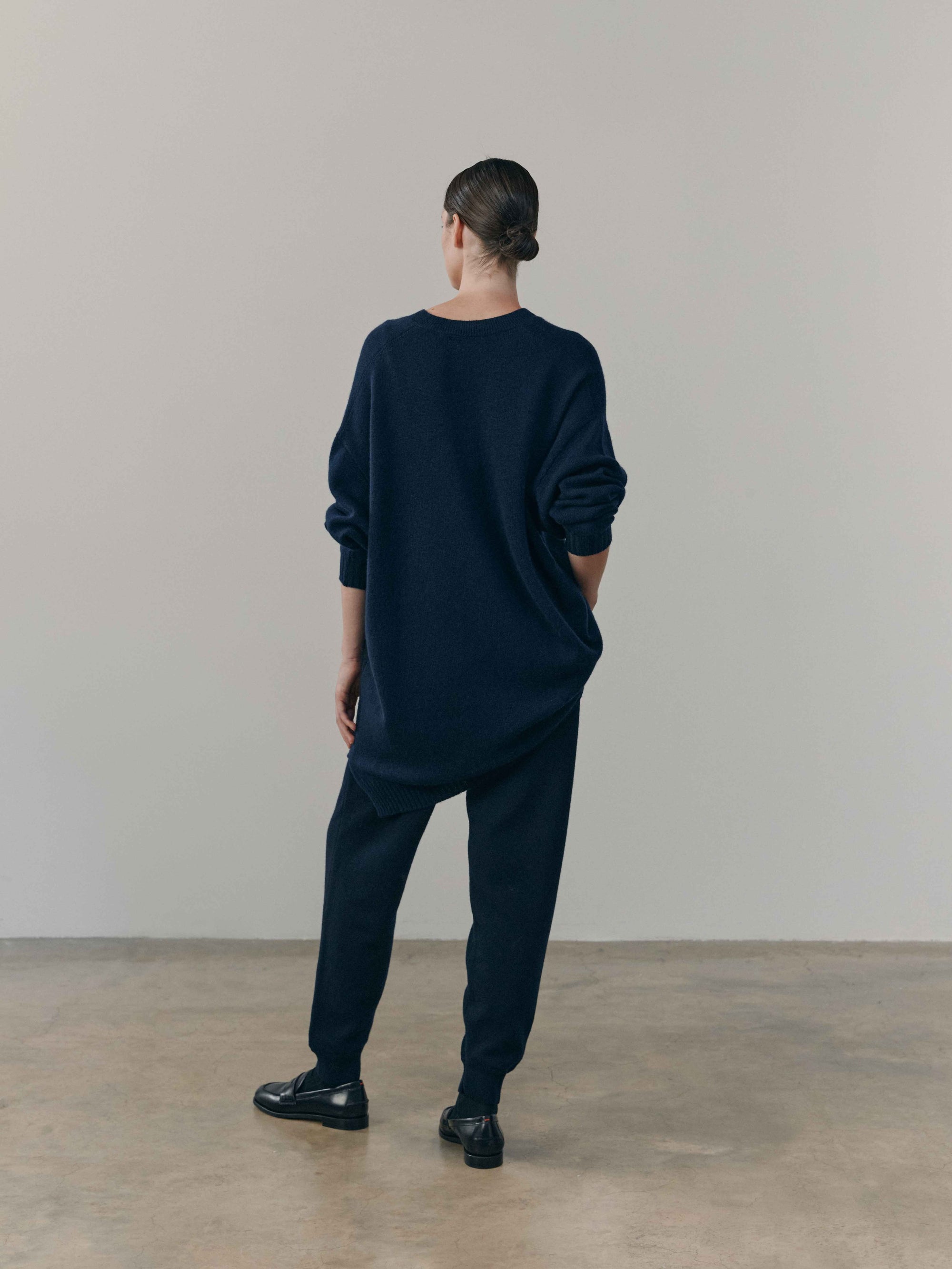 Womens Varikino V-Neck Cashmere Knitted Sweater Navy | Begg x Co