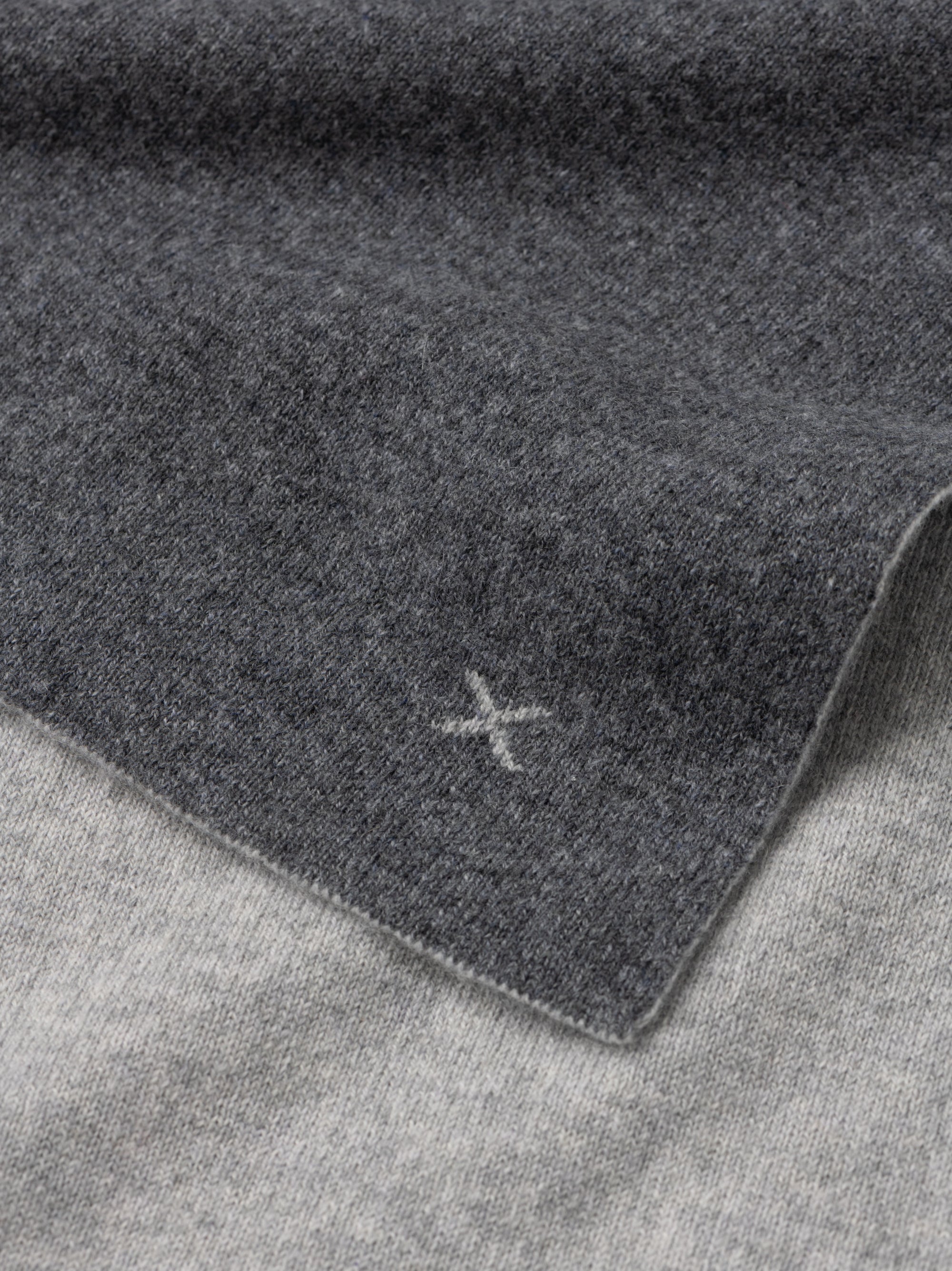 Men's Switch Cashmere Knitted Scarf Feather Grey | Begg x Co