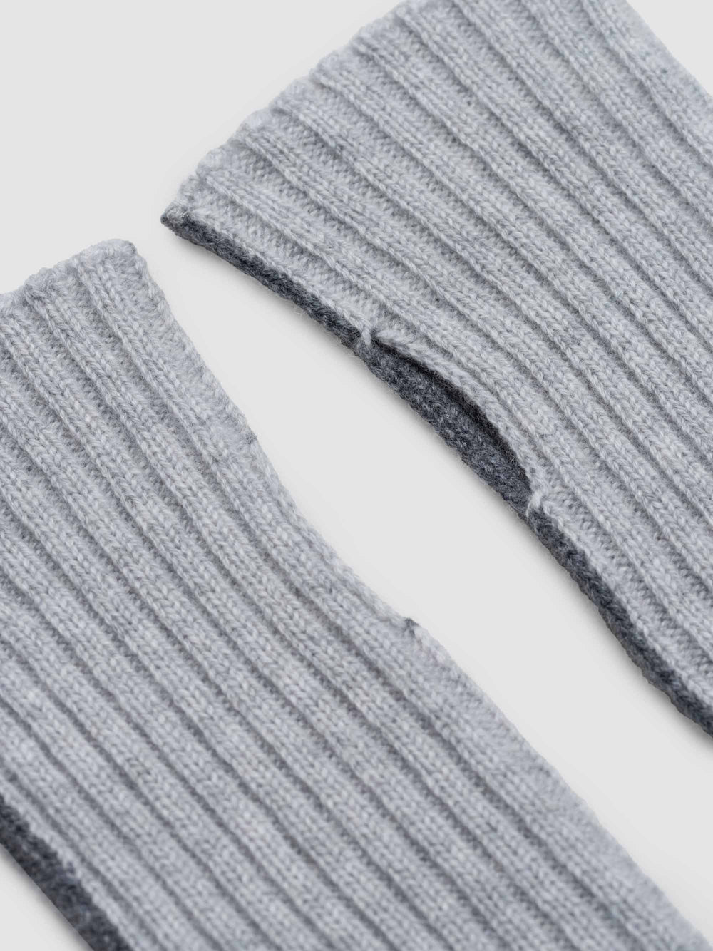 Men's Switch Cashmere Knitted Wrist Warmer Feather Grey | Begg x Co